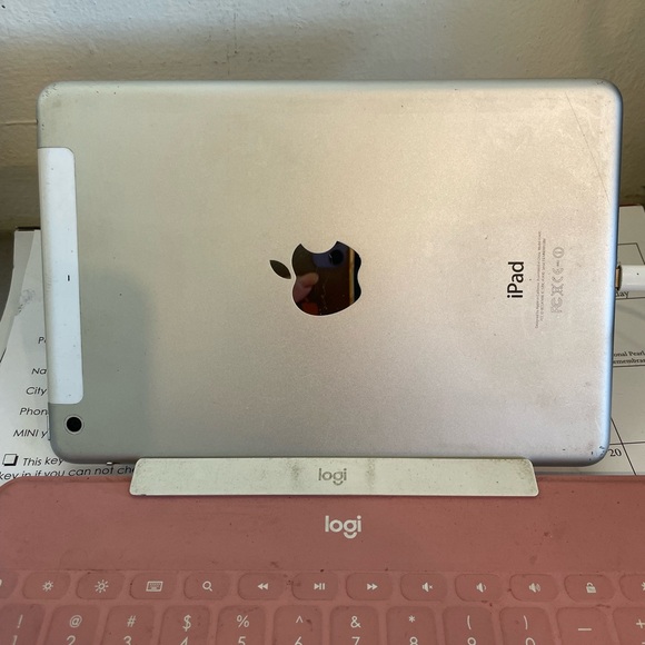 iPad A1490 - Picture 5 of 5